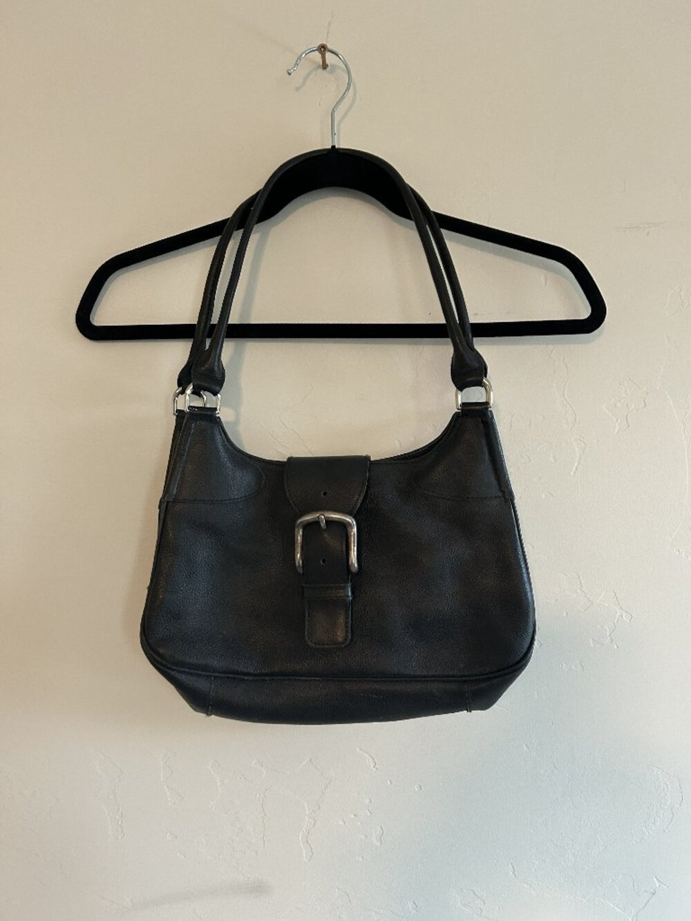 BLACK SHOULDER BAG